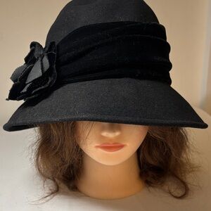 Giovannio Black Wool Felt Cloche Hat One Size